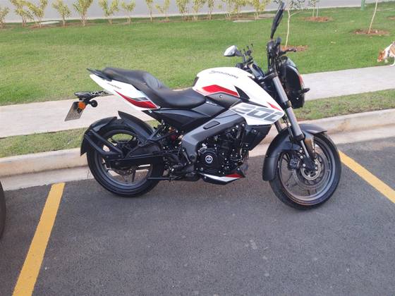 BAJAJ DOMINAR NS200 